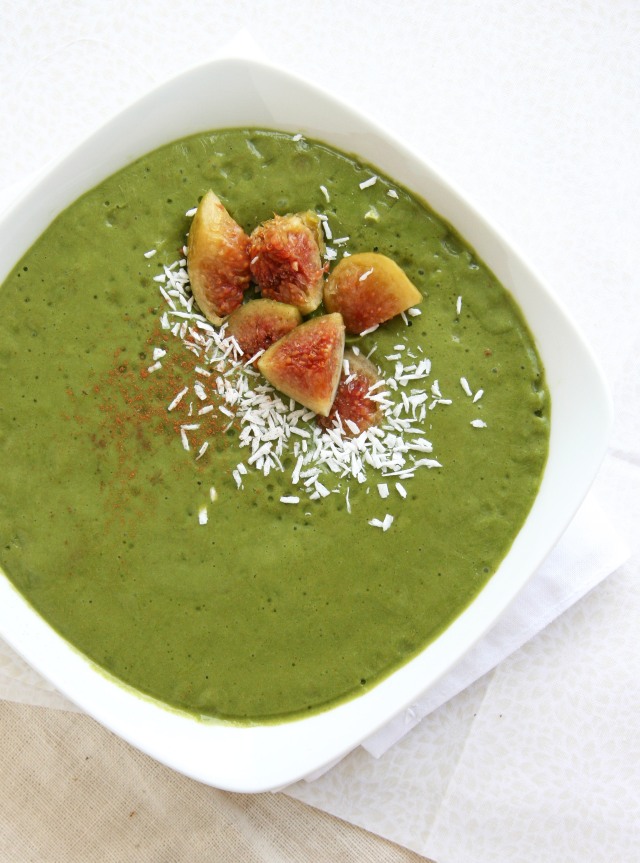 tropical green smoothie bowl